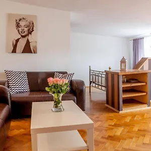 https://klimatyczne-mieszkanie-3-pok-200m-od-dworca-glownego-pkp.hotelswroclaw.com